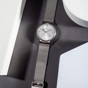 Elegant Watch - Unisex Minimalist Timepiece